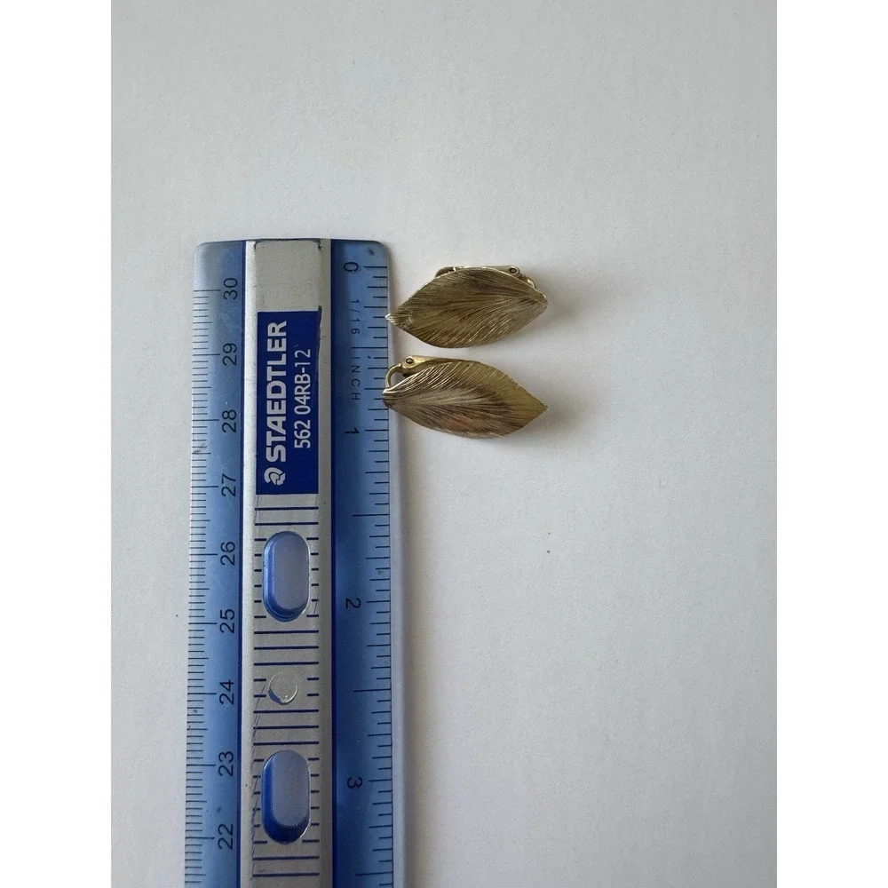 Christian Dior Vintage‎ Gold Tone Leaf Clip-On Earrings